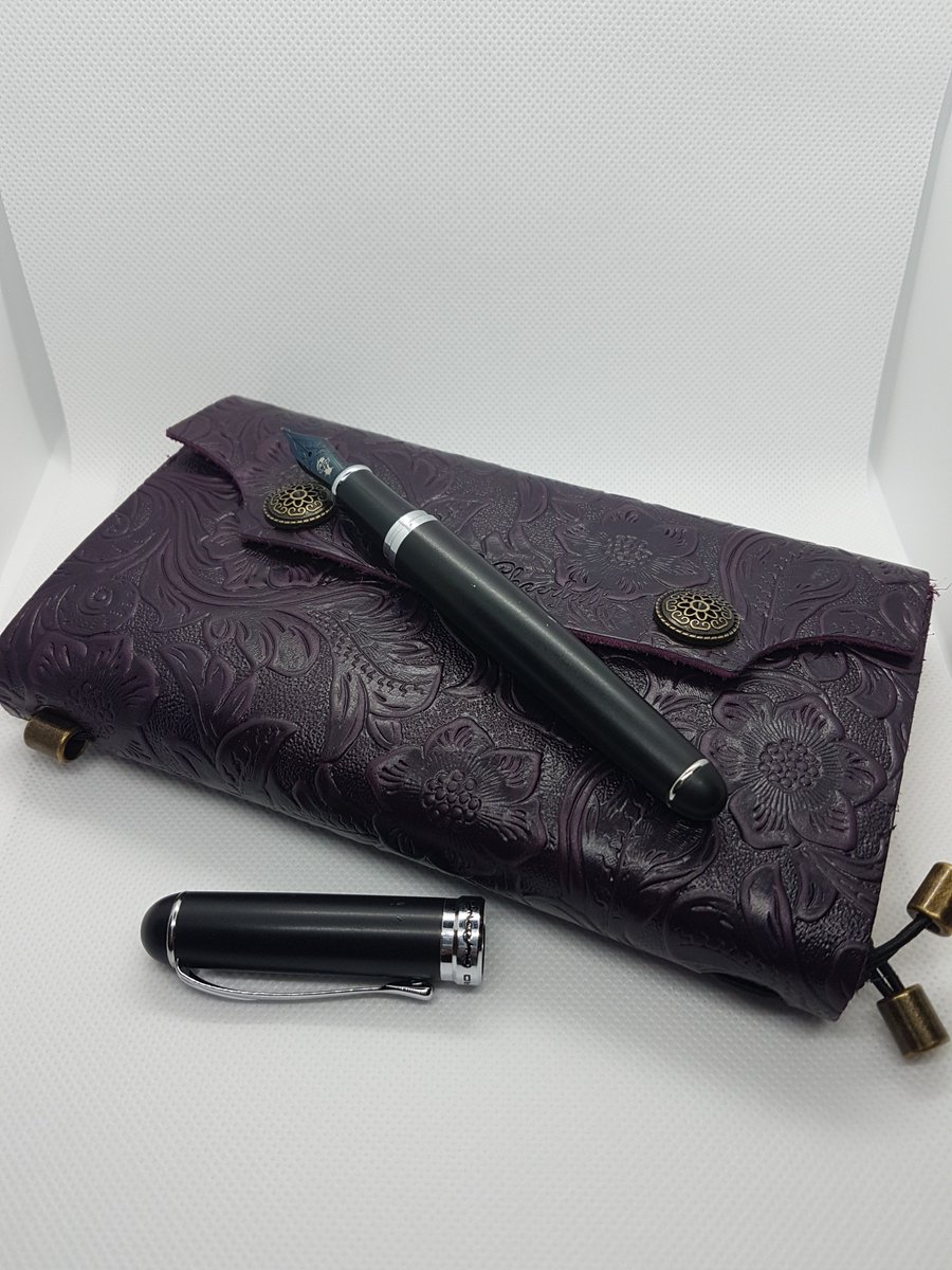 aliensundertheb's tweet photo. Like to write, keep notes or just scribble? Check out this leather journal! https://t.co/Z2W0CZwva7 https://t.co/5l7DdjlPo7