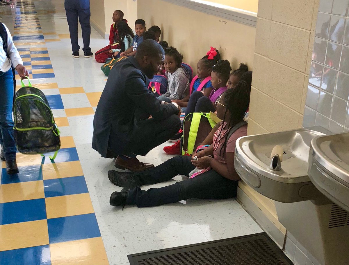 randallwoodfin's tweet photo. Y’all know what they say about first impressions, right? I want to make sure our students have a great first week back at school, and have that momentum carry them throughout the year. Commit to our students. Invest in them. And watch them grow. https://t.co/x09UFMIFJv