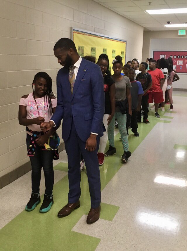 randallwoodfin's tweet photo. Y’all know what they say about first impressions, right? I want to make sure our students have a great first week back at school, and have that momentum carry them throughout the year. Commit to our students. Invest in them. And watch them grow. https://t.co/x09UFMIFJv