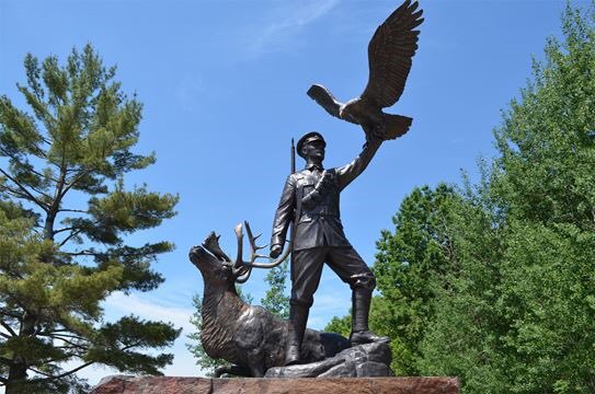 waub's tweet photo. More statues like these, please https://t.co/OgbNBR4uGh