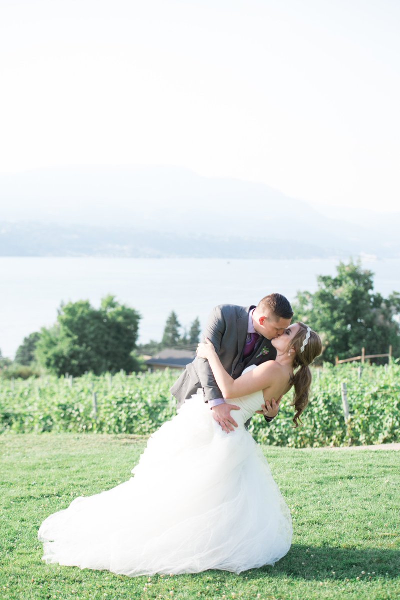 CocoEventsInc's tweet photo. Now that is a kiss! Happy anniversary to Brittany &amp; Justin! 

#CocoEvents #WeddingAnniversary #OsoyoosWedding https://t.co/eSap3DG7UP