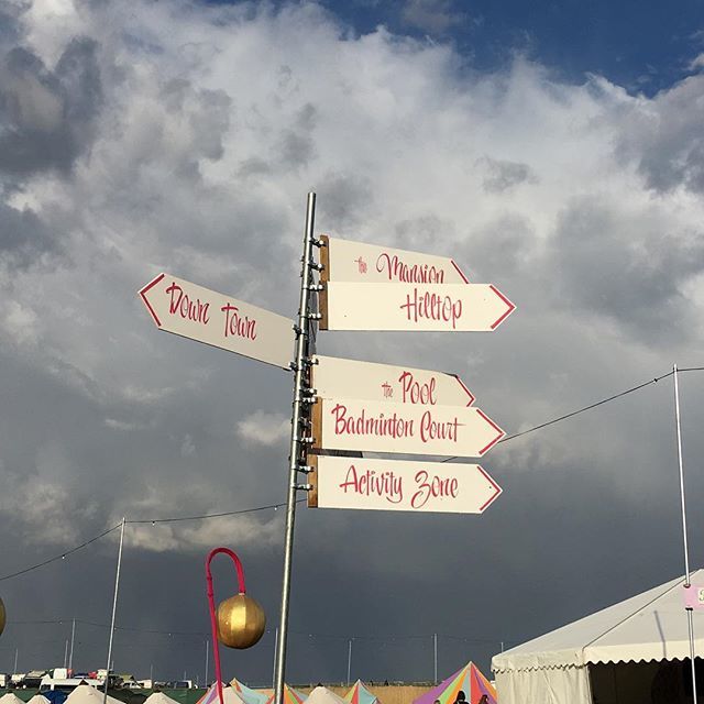 FieldMagUK's tweet photo. Not your average festival sign @boomtownfairofficial #luxury #luxurious #luxurylifestyle #boomtownfair2018 #boomtown #festival https://t.co/EfYXEZaaPz https://t.co/5MsBzLiBw6