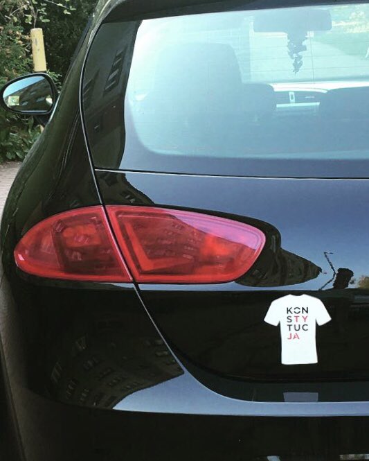 Arlukowicz's tweet image. Część ludzi nie wie, że wysyłamy te naklejki. Jak pytają odpowiadajcie i podawajcie im prosze adres arlukowicz24@gmail.com
Będzie łatwiej jak pomożecie nam.
#BezKonstytucjiNieJade