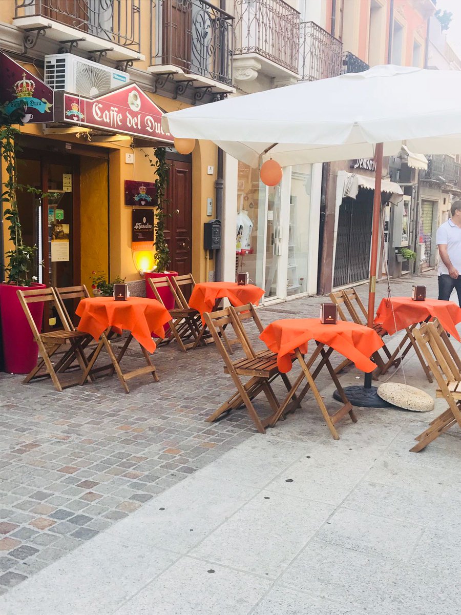 CaffedelDuca's tweet photo. Volge al termine l'appuntamento delle #notticolorate con la Notte Arancione. Ti aspettiamo per il buonissimo aperitivo regale. Da Caffè del Duca tanta scelta, tanta qualità e cordialità #notticolorate2018 #cagliari #caffèdelduca #aperol #aperitif #spritz #taglierino #sardegna https://t.co/eB6CBeh0Ip