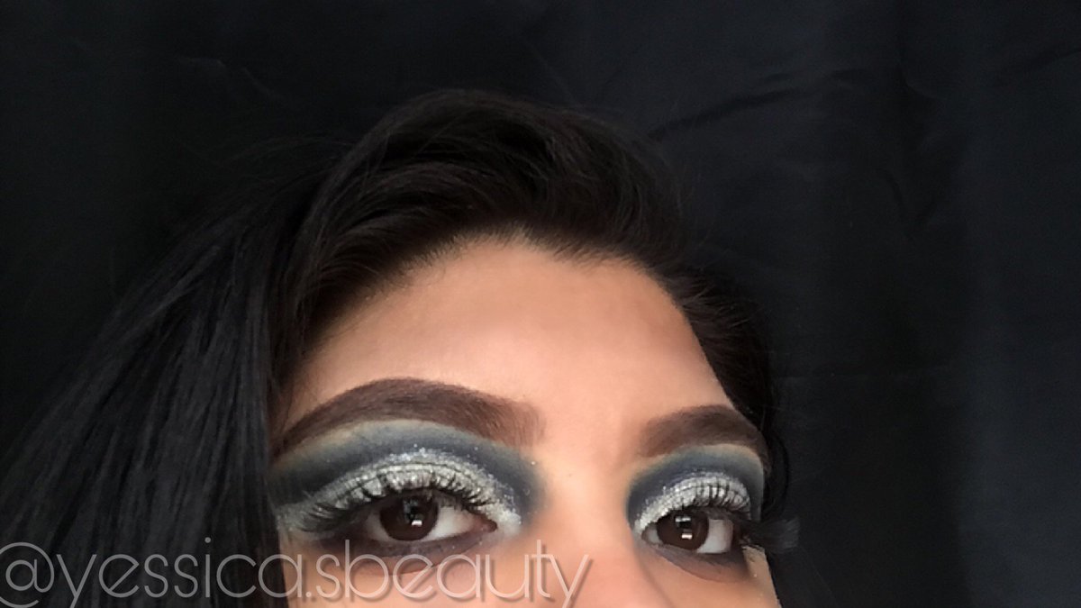 yyessica__'s tweet photo. Blue and silver glitter cut crease 💙✨ Products used:
Eyebrows: @NyxCosmetics @lagirlusa 
Eyeshadow: #beautycreationscosmetics @NyxCosmetics  @BobbiBrown  
Eyelashes: @KissProducts   #glittercutcrease #makeup #makeupartist #makeupinspo #follow #mua #bluecutcrease https://t.co/JYE5MMR7OL