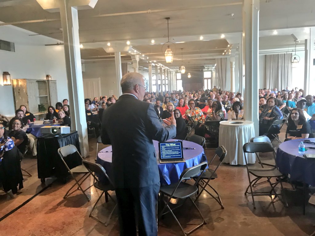 jimmysawtelle's tweet photo. Ladies & Gents, @DrJBHenderson...
#CoolPrez
@HarderNatalie
@southlacc
#EverdayExcellence
#SLCCGameChanger https://t.co/jpR8diu1zL
