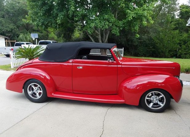 ClassicCars_com's tweet photo. This Ford was featured in Rod and Custom Magazine! 1940 Ford Convertible: https://t.co/DSN9EUa6OO
#classiccarsdotcom #driveyourdream #forsale #fordconvertible #ford #1940s https://t.co/h7AOIiEqlT