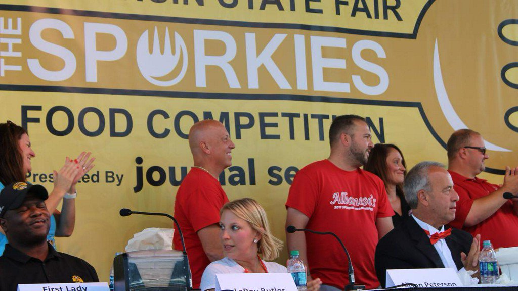 MKEBizJournal's tweet photo. Albanese's Roadhouse claims first place in Sporkies for second year in a row https://t.co/6JJ01qgF0i https://t.co/EoY2TxDSop