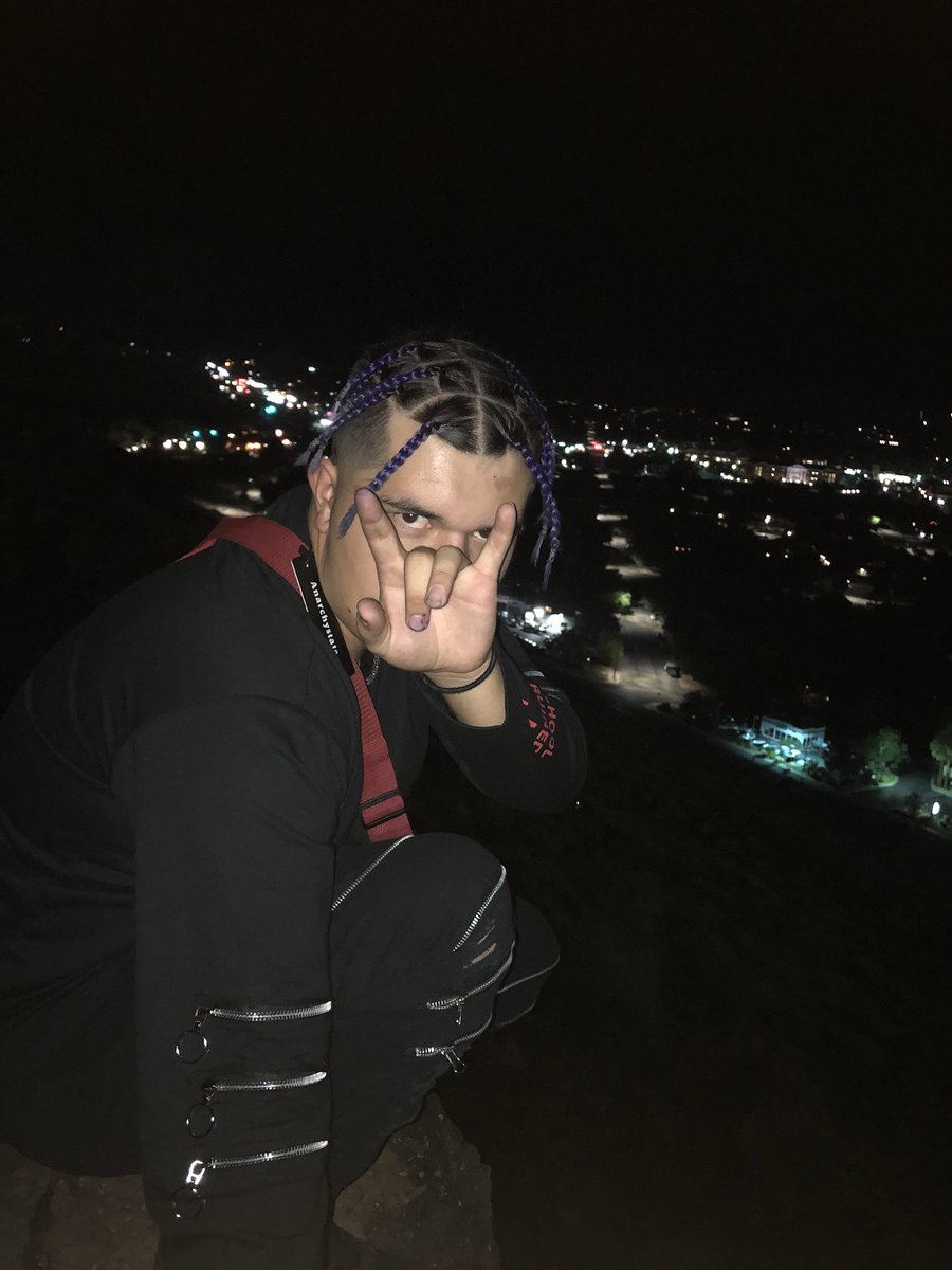 jaydonquiroz's tweet photo. First show is today in Austin Texas..⚰️🦇 https://t.co/TYSQj2qXJk