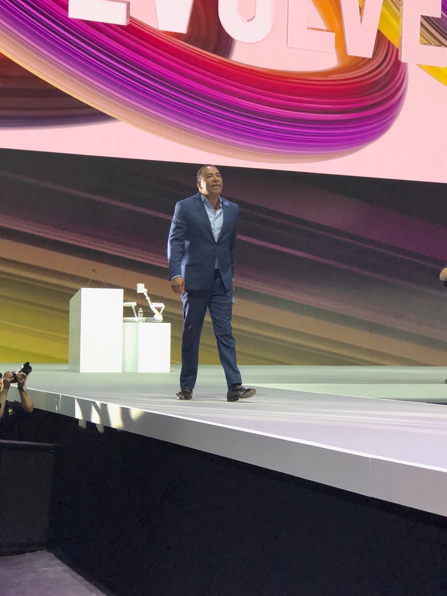 susandavieswfg's tweet image. #EvolveWithWFG Tim Storey “Lives are about to change”