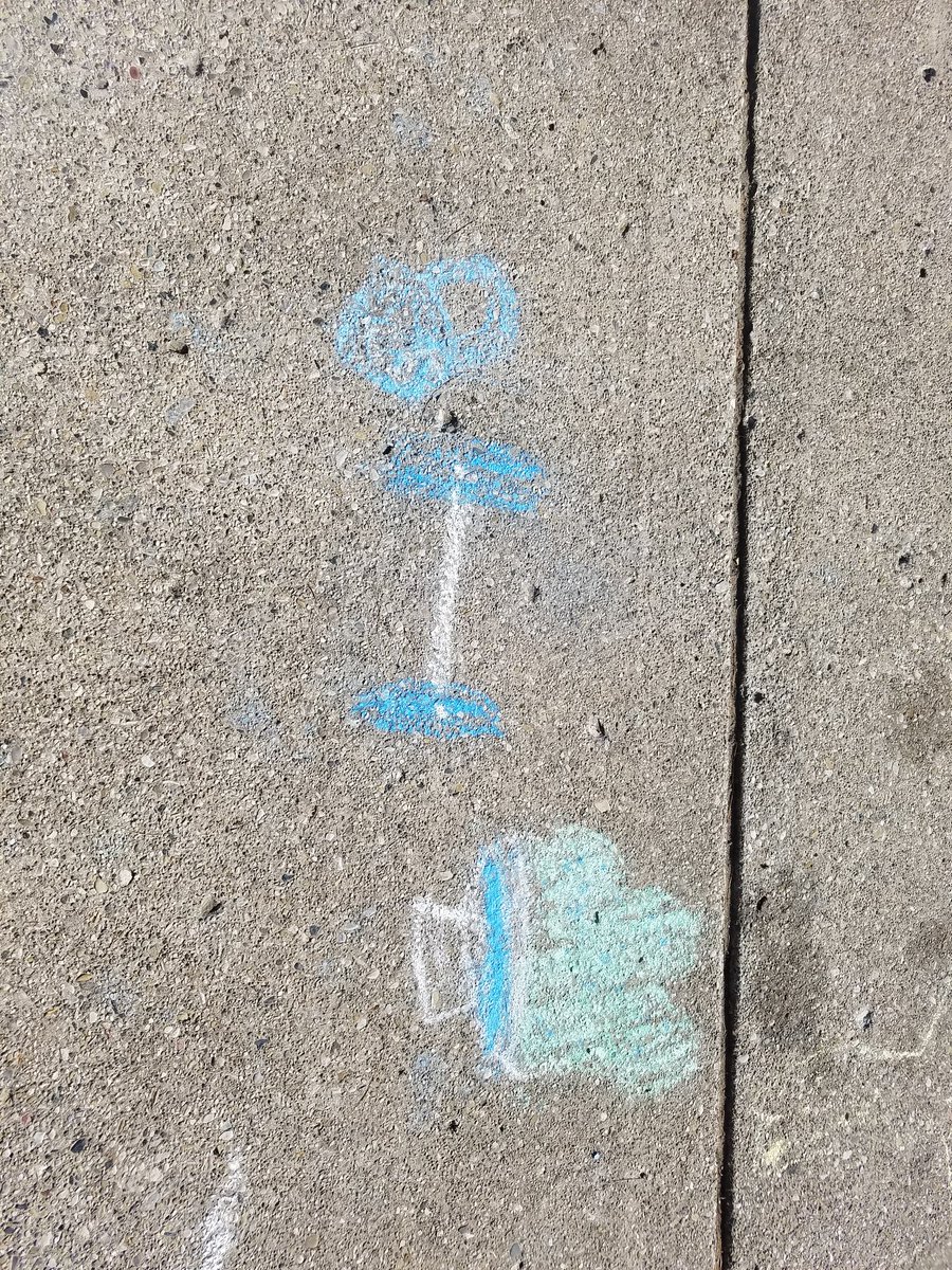 Joe_beaudoin's tweet photo. @jockowillink sidewalk chalk musings of a 6 yr old warrior kid. She said kettlebell + barbell = mint chocolate chip icecream https://t.co/jn4E9ILUIF