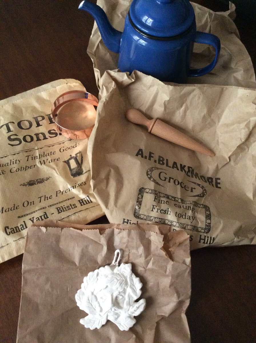 PennysGreen's tweet photo. Last week we had a lovely dayout @blistshill we have wanted to visit for a long time.
It was very #dogfriendly &fascinating too, life was simpler then. We were even tempted to shop and everything came in #paperbags
#shopping #plasticfree #enamelteapot #copper #pastrycutter https://t.co/iPSlMTfoeq