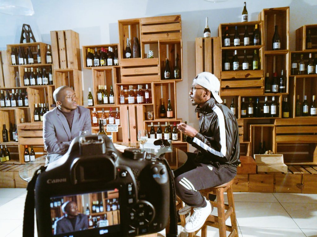 monD_Motadi's tweet photo. I Shot 2 new episodes for @themon_dshow today! Thank you @ScoobyNero and @LeroyMarcN for making my dream a reality. I can't wait for everyone to see these episodes. New venue, new content and exciting guests. #PushPassion https://t.co/QTqEivs7Zg