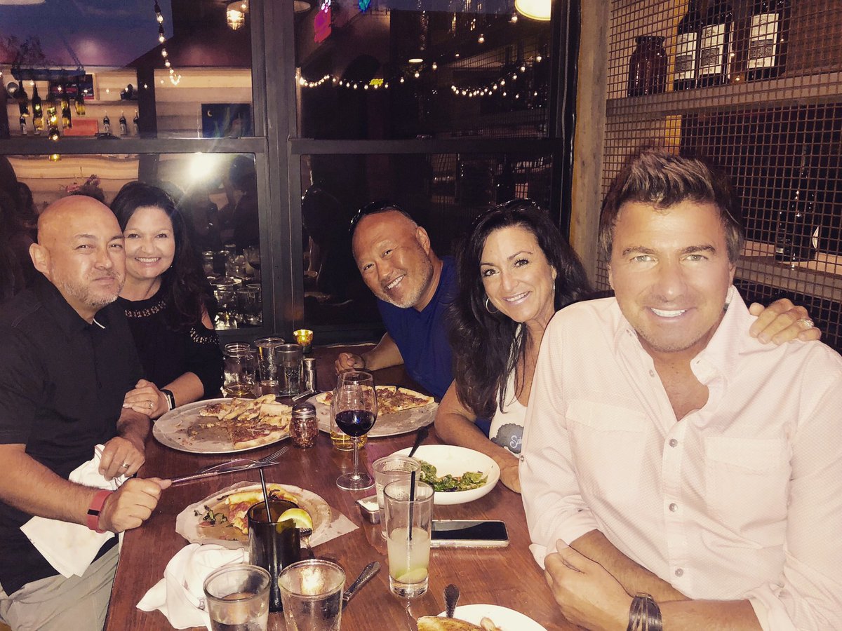 SouthieJack's tweet photo. A night out with my sister, my soon-to-be brother-in-law, his brother, and his wife - who just happens to be my sister’s best friend since 1975. Funny how life works sometimes.. #Family #Friends #SometimesBoth https://t.co/RV0G7tzfFe