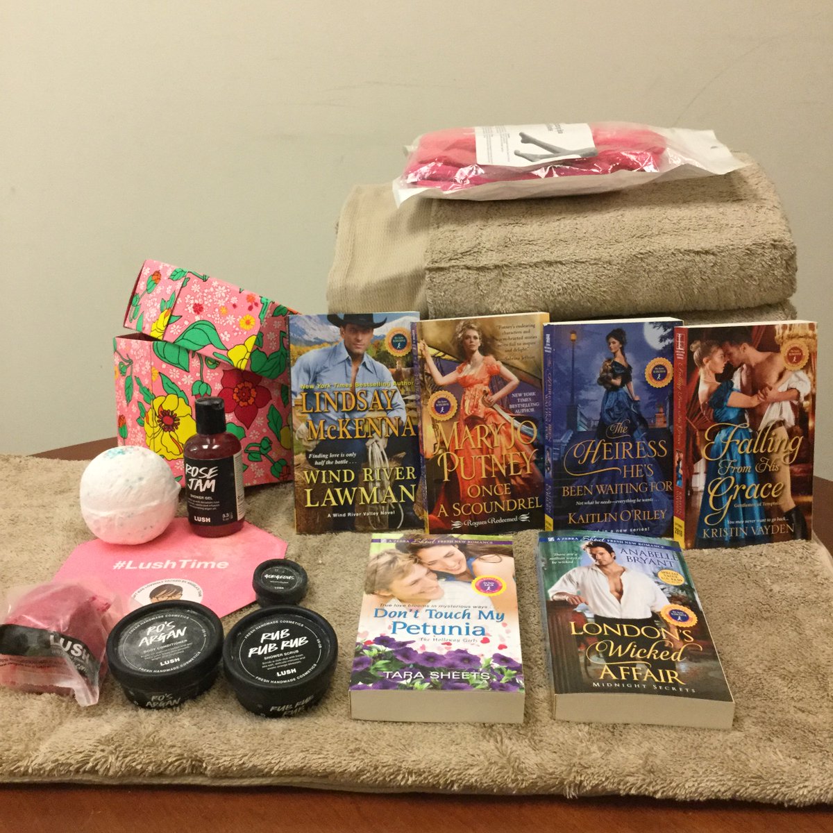 KensingtonBooks's tweet image. We have an epic romance shelf-care sweepstakes running right now: ow.ly/RFWT30leK22