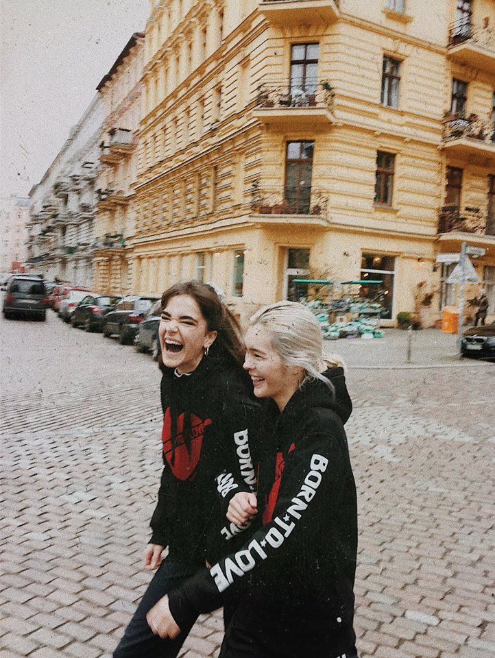 ToBeDressed's tweet image. Friendship goals 💕 #maisonscotch #scotchandsoda #goals