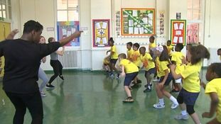 "Primary school children learn to 'train like a Jedi' with Star Wars' John Boyega". What a fantastic idea to combat #childhoodobesity - my little boy would have absolutely loved this! via <a href="/itvnews/">ITV News</a> #jeditraining  buff.ly/2OGxTEt