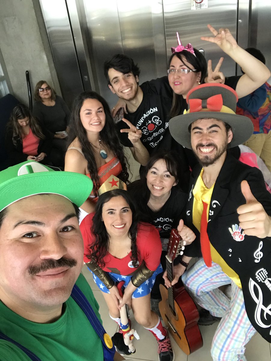 Superrunnerst's tweet image. Muchísimas gracias a Sonrisas de Hospital que hoy una vez más participamos en la celebración del día del Niño en Hospital Clinica Universidad Catolica. Felices de aportar y entregar alegria a quienes lo necesiten. #SonrisasdeHospital #Alegria #TodoporEllos