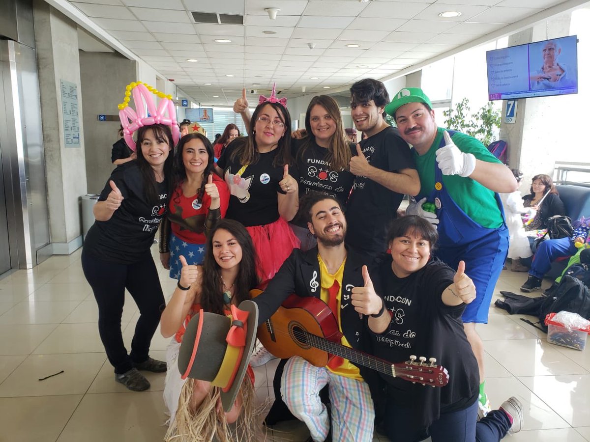 Superrunnerst's tweet image. Muchísimas gracias a Sonrisas de Hospital que hoy una vez más participamos en la celebración del día del Niño en Hospital Clinica Universidad Catolica. Felices de aportar y entregar alegria a quienes lo necesiten. #SonrisasdeHospital #Alegria #TodoporEllos