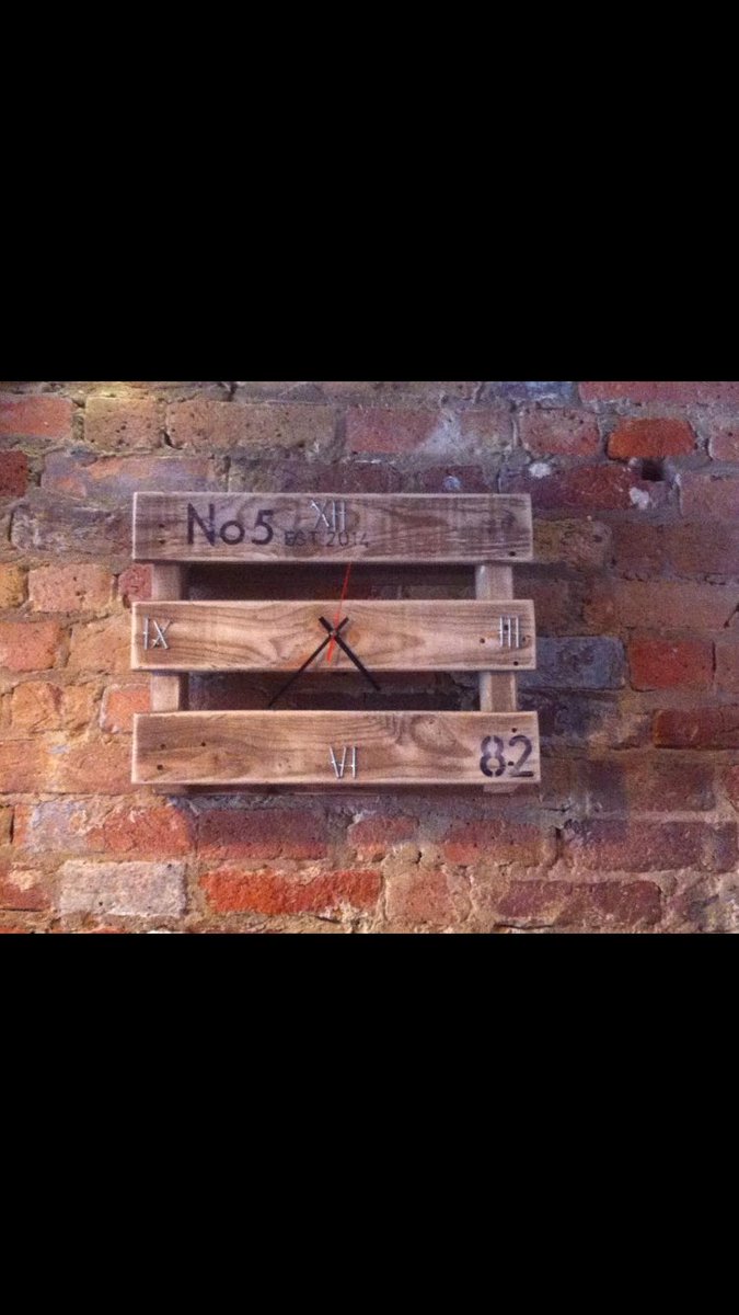 gareth_fulbrook's tweet photo. Lovely handmade pallet wood recycled clock made for a local bar #pallet #recycled @SmartDesignUK1 @uraplank @CinCinMusicBar @UpcycledUpdate #woodwork https://t.co/Zhu6Qn3pw8