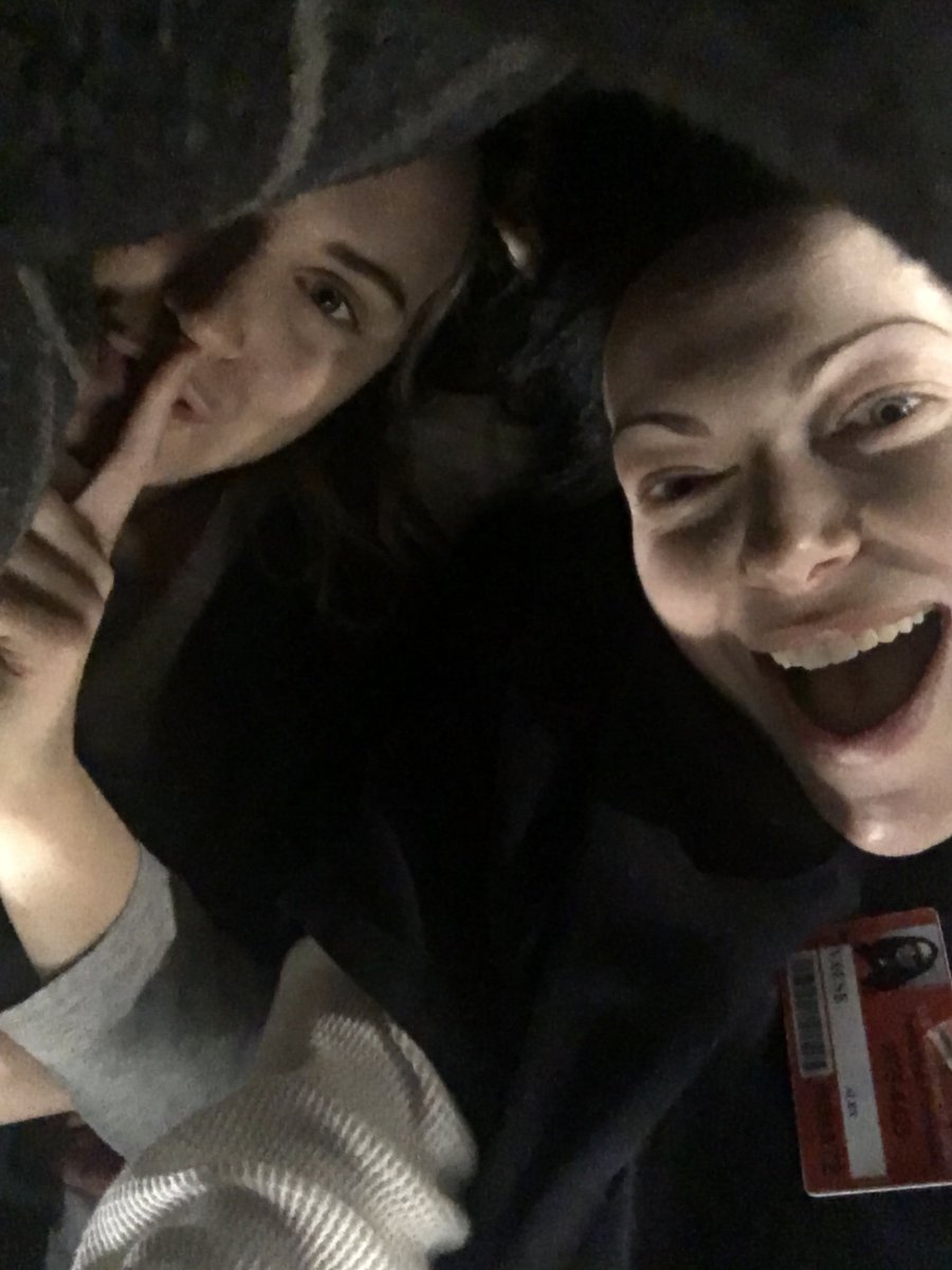 LauraPrepon's tweet image. Who can guess which scene this is from #OITNB season 6? #ThrownbackThursday #tbt