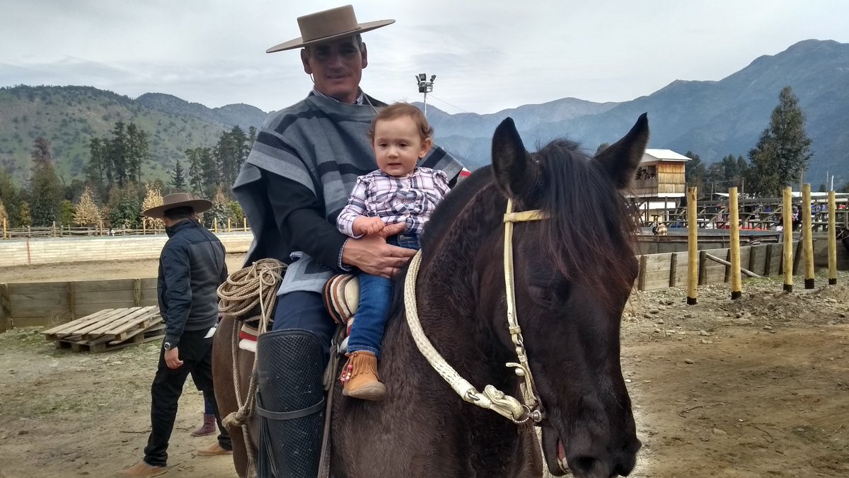 adelispacholi's tweet photo. #Padre&amp;Hija https://t.co/9M7j5FFdai