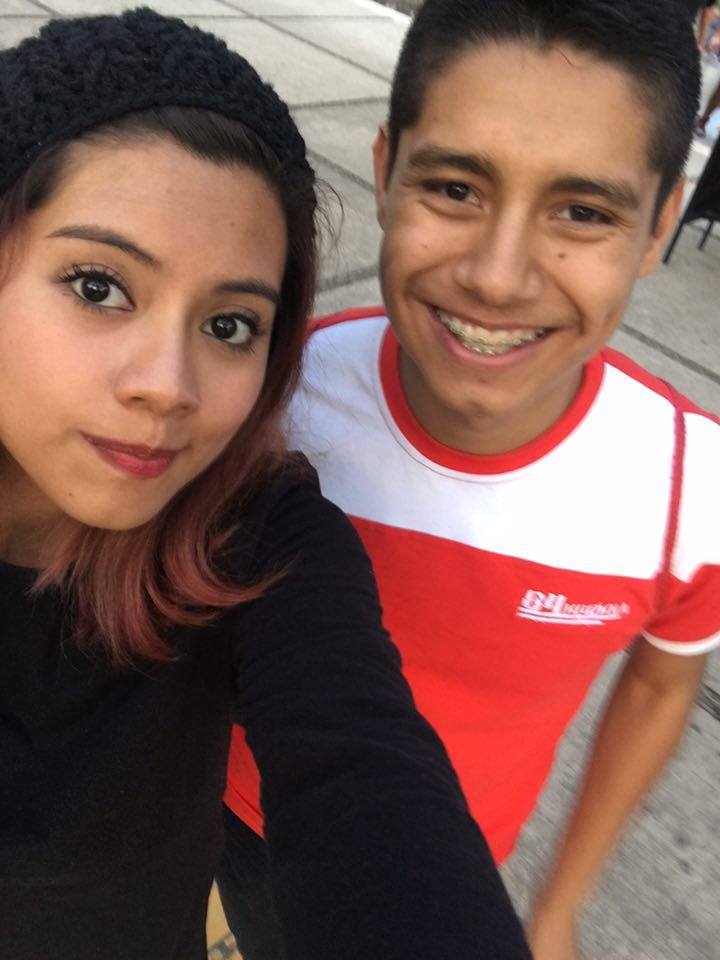 N40om1's tweet photo. Hoy toco salir con el feo jajajja ntc tqm <3 bff https://t.co/h7Ti7XzllH