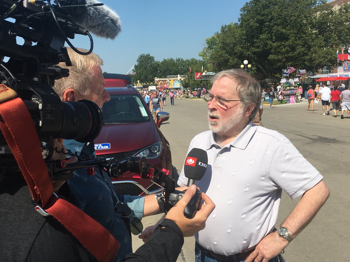 iowawonks's tweet image. WONKS at the @IowaStateFair ! Getting great stories about fair politics.  From the @DMRegister #SOAPBOX  to @WHOhd #CastYourKernel. Find out who John McCain yelled at! How Bernie was “drowned out” by Trump. How Obama and Bush forgot their ticket $ -Sunday iawonks.com