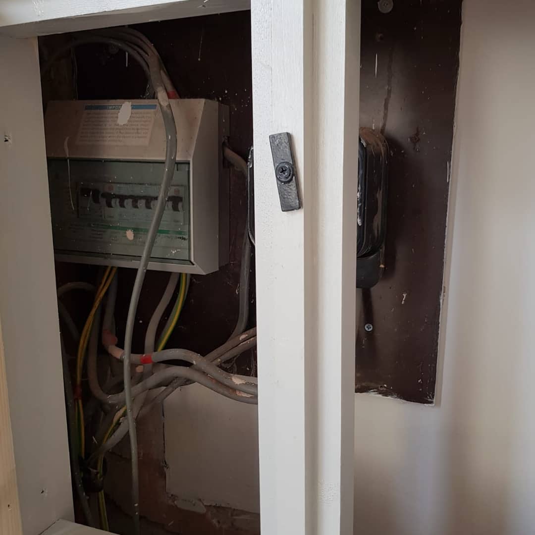 HenleyServices's tweet photo. Bespoke fuse box housing and and shelf unit #Ruddington https://t.co/6Dw1k9wxQM