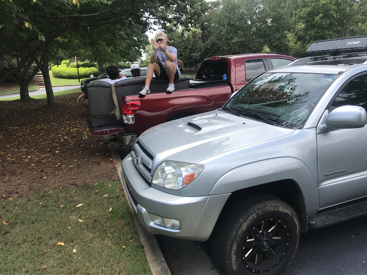 sofonation18's tweet image. Post up on a Thursday. Come out to the tailgate to see our new couch and $1 hotdogs #BeatSequoGAY