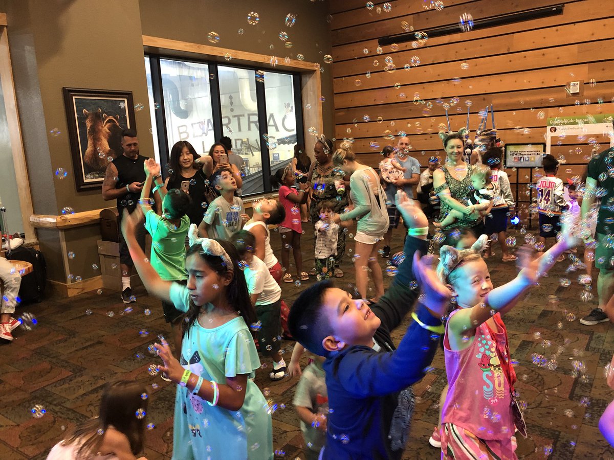 razzykidz's tweet photo. Dance π party! at @greatwolflodge #gwlsummerlife #tailsfromgreatwolf #greatwolflodge #greatwolfkids #wolfingaround #howls #razzykidz https://t.co/IJKXrd45K6