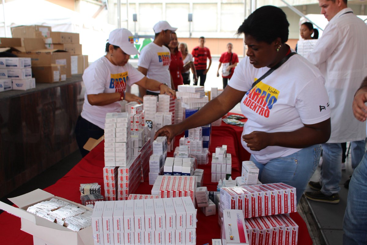 FMisionJGH's tweet photo. Chequeos médicos, @SalaSaludYa, Oftalmología, vacunación, entrega de medicamentos y más en la Jornada Médico Asistencial dirigida a los trabajadores del @DPresidencia 
@sramirez_fp @MPPSalud @gladysrequena https://t.co/4nAaVhIz2Z