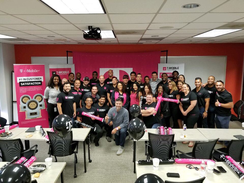 Thanks @KatzMike for a great Town Hall meeting. @TMobileBusiness @DanielleOubre20 @jasongrutzius Houston we are in the building. #HoustonStrong #TheNewTexasSouth