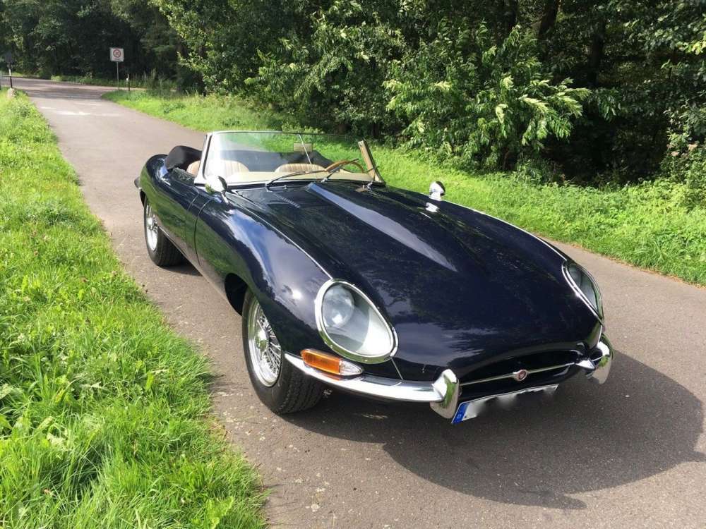 CarWithStyle's tweet photo. 1967 Jaguar E-Type Serie 1 4.2 - Classic Cabriolet, Open Two Seater, Great Condition
Tags: #1967 #Jaguar #EType #Serie1 #OpenTwoSeater #Cabriolet #Classic
https://t.co/pi291pjO1N https://t.co/UuLM8wiB0L