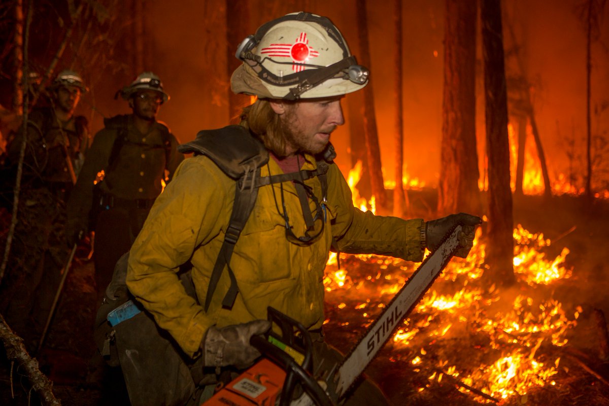 ForestServiceNW's tweet photo. To date, #Oregon &amp; #Washington have had 1,853 #wildfires w/23 large #fires currently burning. Nearly 1/3 of fire personnel available nationwide are in the Pacific NW. (10,656 out of 29,181) &amp; we haven't reached the peak of fire season yet. Please help our #firefighters! https://t.co/QPWKTzz3Iv