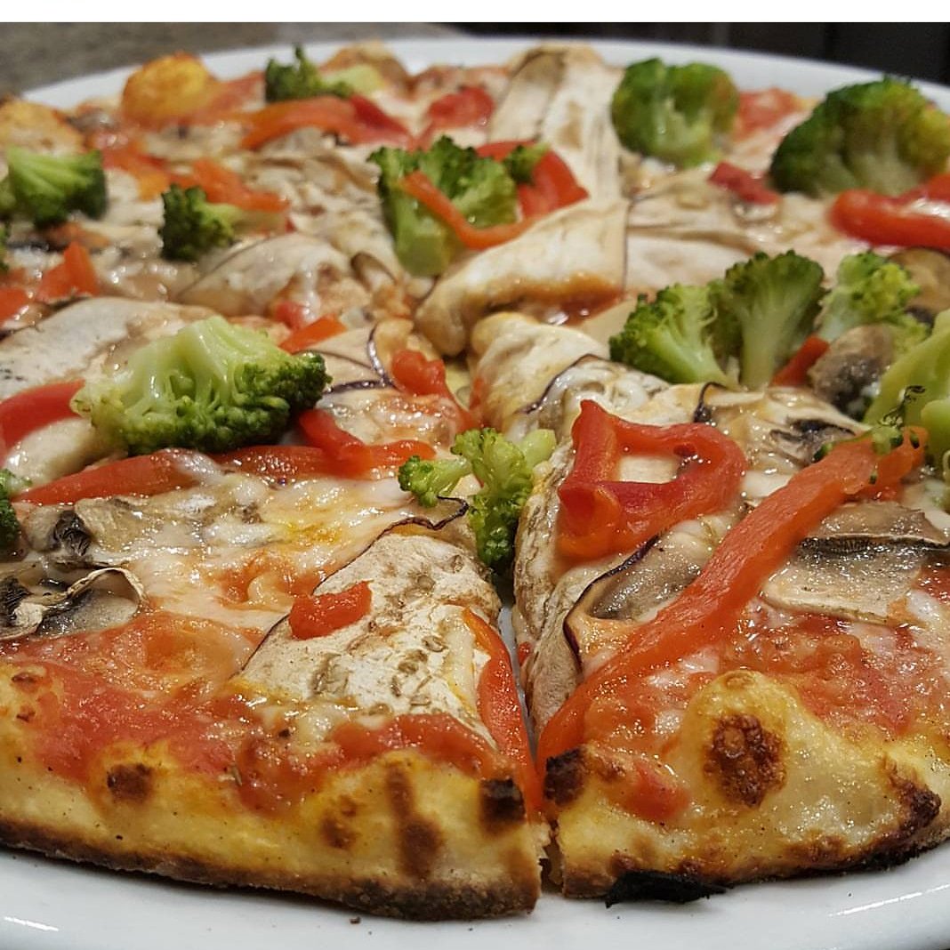 La mejor pizza #fornoalegna de toda Panamá! #stizzolipanama 🇮🇹 #12deoctubre #pizza #tbt #foodiepty #realfoodporn #auténticoitaliano <a href="/stizzoli/">Stizzoli Panamá</a>