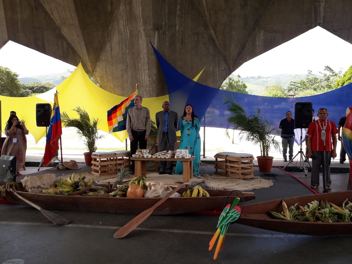 MINPIOFICIAL's tweet photo. AHORA Inicia Encuentro Nacional de los Pueblos Indígenas de Venezuela en el parque Alí Primera #IndigenasConMaduro @AlohaNueez @rmenendezp @psuvaristobulo https://t.co/DsXBA6i8AD
