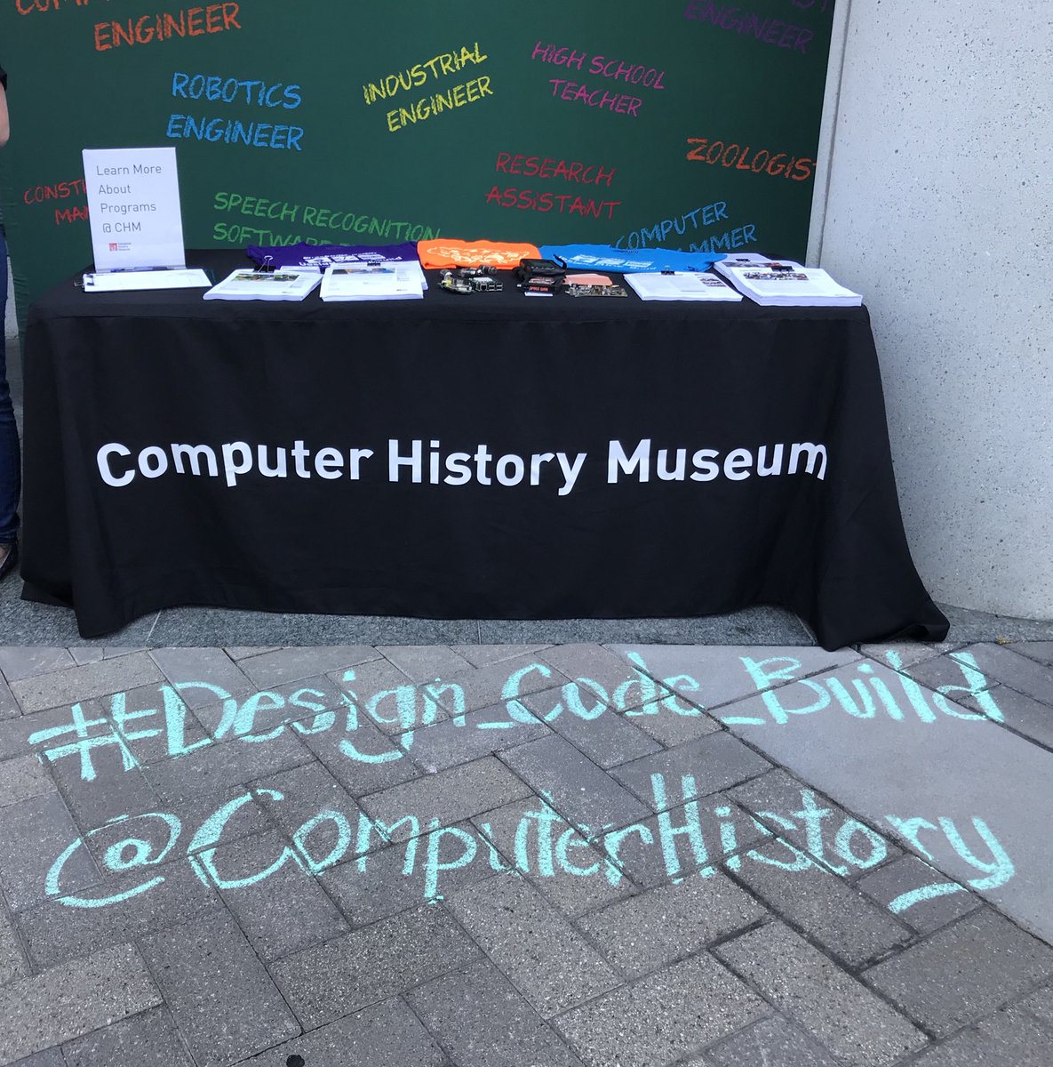 Cate_Robbins's tweet image. Hanging out @Oracle today for the Volunteer Focus on Education - come check us out! #Design_Code_Build @ComputerHistory #STEAM #STEM #volunteer #volunteering