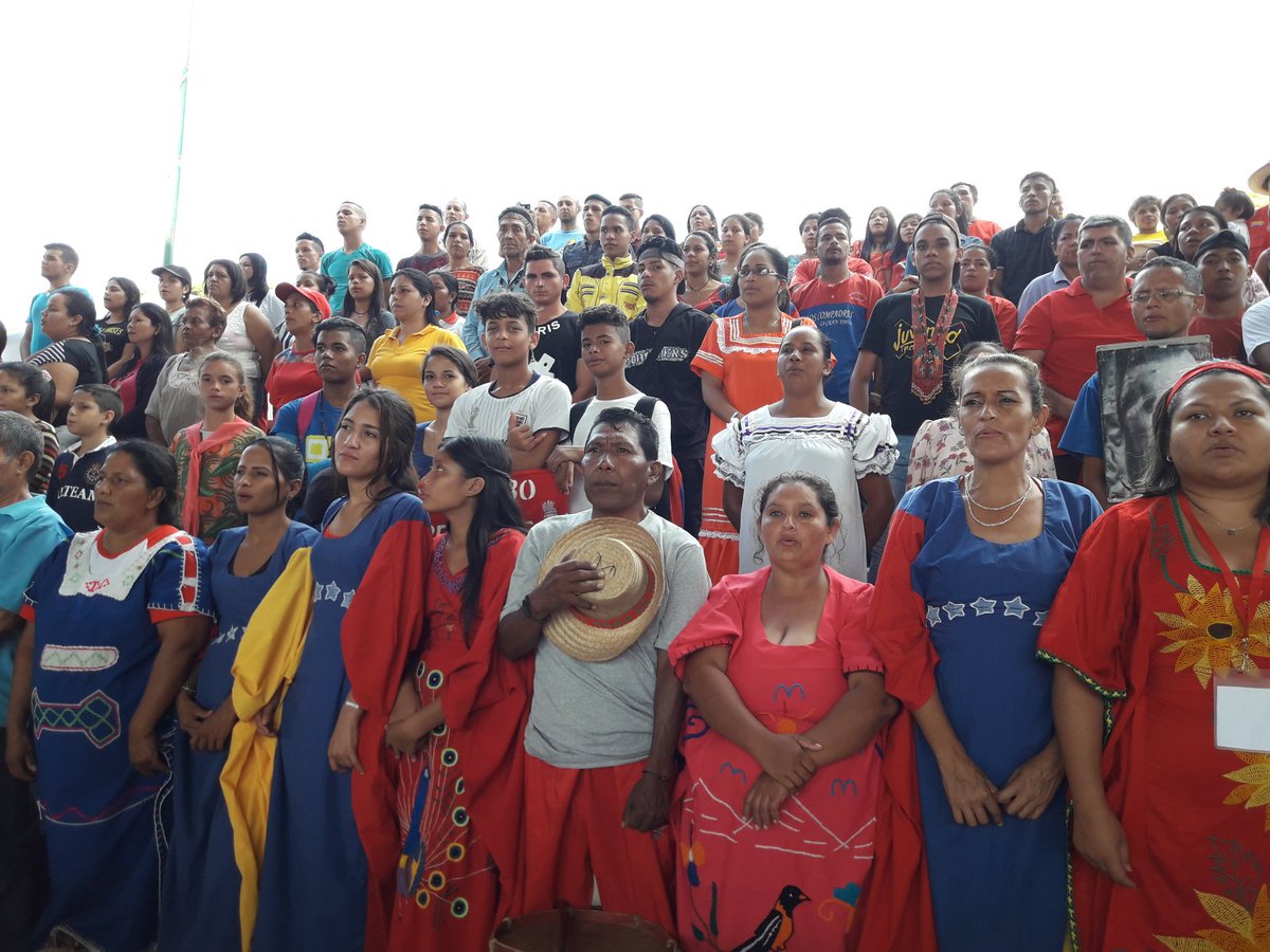 MINPIOFICIAL's tweet photo. Ministra @AlohaNueez: aquí está wl pueblo indio, el pueblo resteado con el presidente @NicolasMaduro porque él garantiza el bienestar social de los pueblos originarios de Vzla #IndigenasConMaduro @rmenendezp @psuvaristobulo https://t.co/F2yvrxrDFp