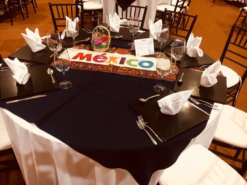 EvSustentables's tweet photo. Prácticas de #sustentabilidad en la #comida de @MeetingsMx  en el #CNTR2018 #Zacatecas #SinPopote #SeparacióndeResiduos entre otras! #GreenMeetings https://t.co/4uT0y42lqr