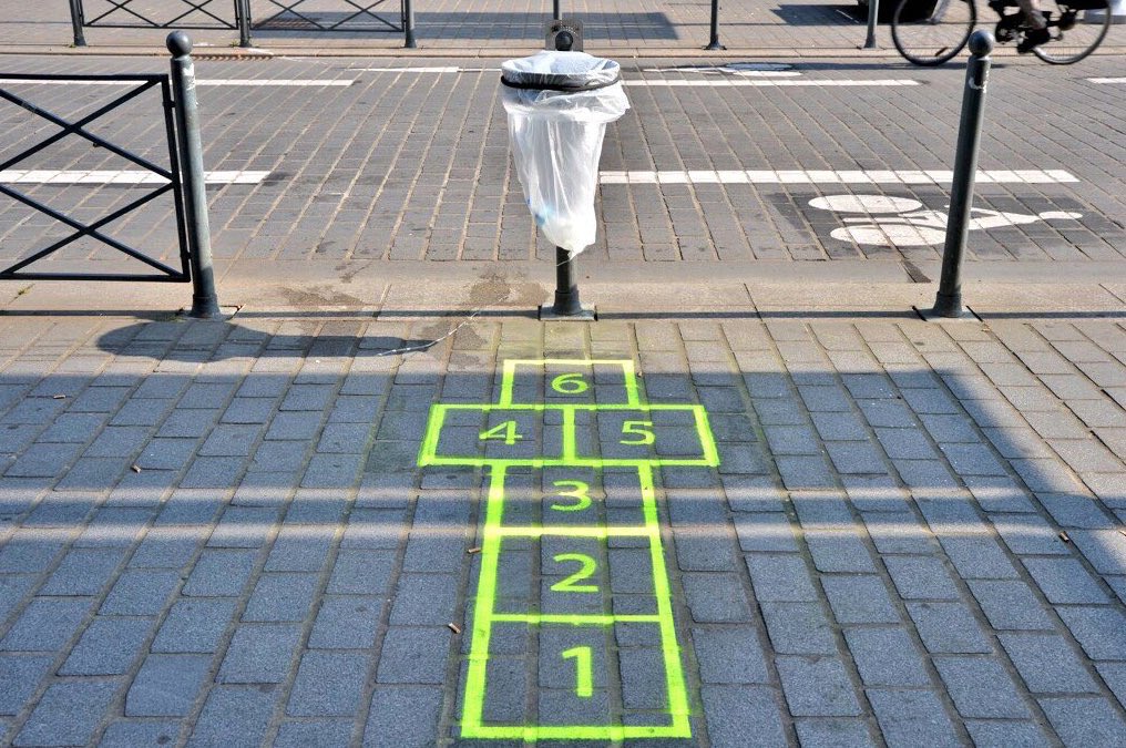 flipped_primary's tweet image. Y si hacemos lo mismo en nuestros patios para que se tiren los papeles siempre a las papeleras⁉️ @innoducation @carmeniglesiasb @aaronasenciofer @tonibernabeu123 @MaestroMallo 

Pintemos juegos de una forma original para crear hábitos de una forma lúdica #makeitdifferent