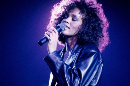 Happy Birthday to an Icon!! What\s your favorite Whitney Houston song? 