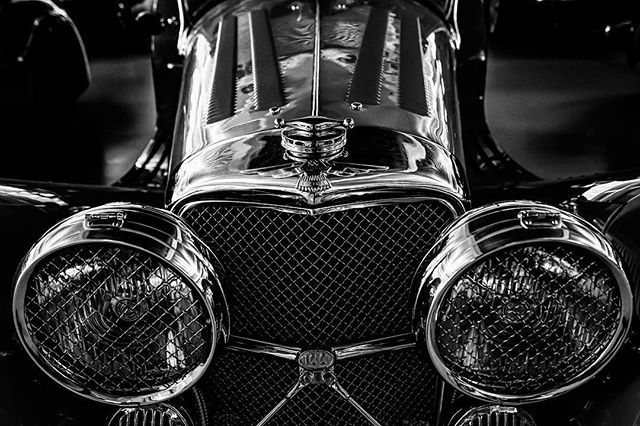 #1938 #ss #jaguar #100 #jaguar100 #2.5 One of only 191 2.5 litre #ss100s built #jaguarss100 #gaydon #warwickshire #coventry #britishmotormuseum #classiccars #prewarcars #headlight #grill #blackandwhite #detail ift.tt/2vRPEYZ