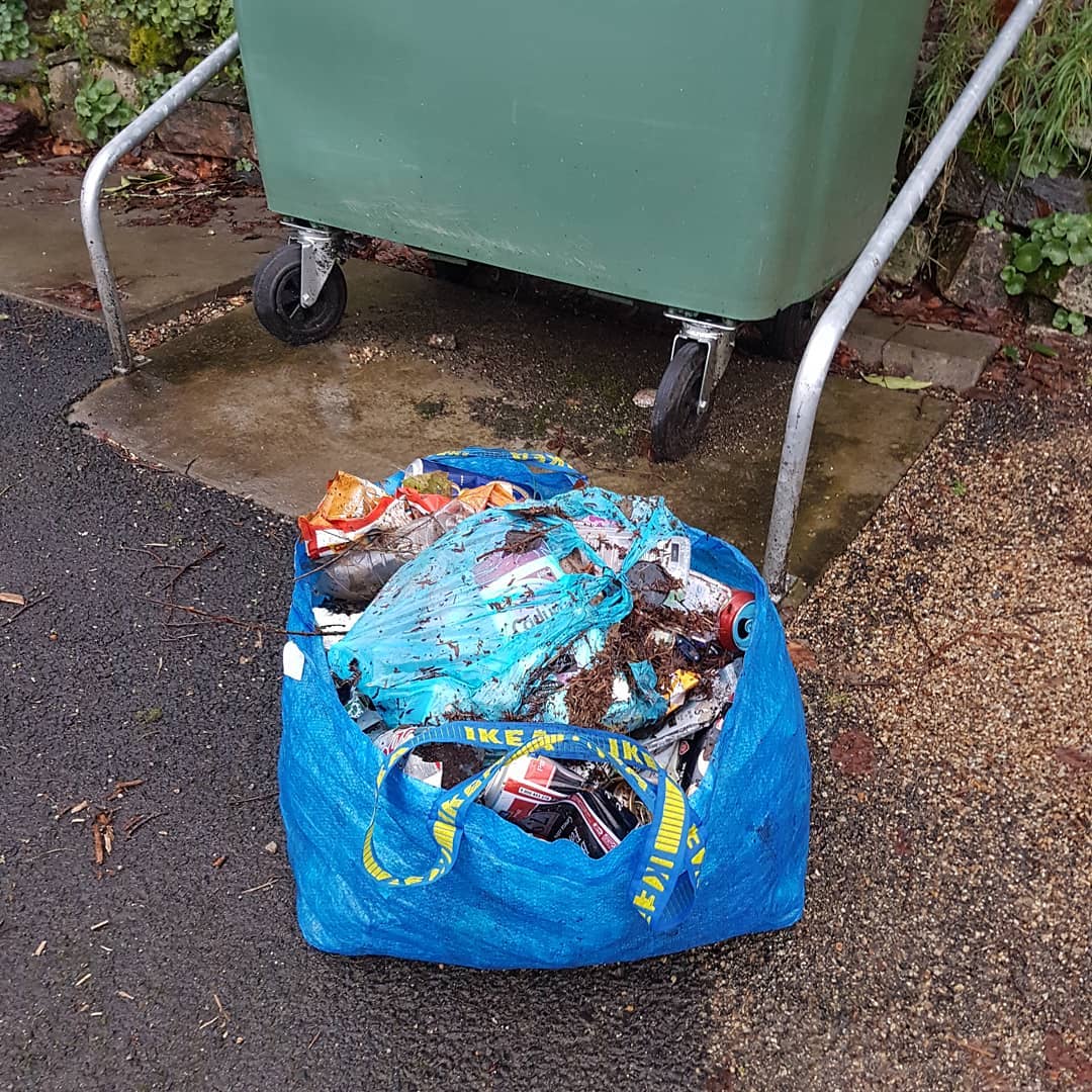 Karent_Kat's tweet photo. Pour une #ecobalade pas besion d'études scientifiques et d'avoir un QI de 180 !!
Vous avez juste besion :
-D'une paire de gants
-D'un sac voir 2
-Des chaussures de randonnées
Et faire une photo du résultat !!
Il y a ceux qui en parlent et ceux qui agissent !!
@steffdelaz 👍 https://t.co/bWDbGWQ8Ar