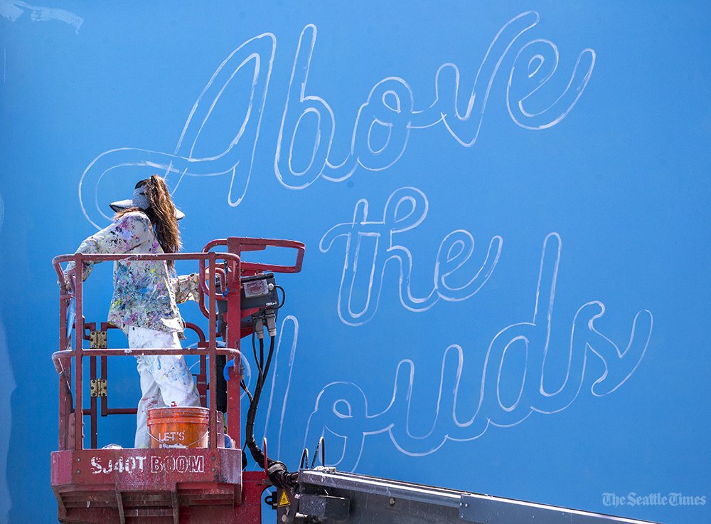 bettinahansen's tweet photo. Amazing to see in person: dozens of artists around the world create two miles of outdoor murals along the #SODOtrack in #Seattle https://t.co/11UmYmb7vn by @brendankiley https://t.co/QUH2lMwtEt