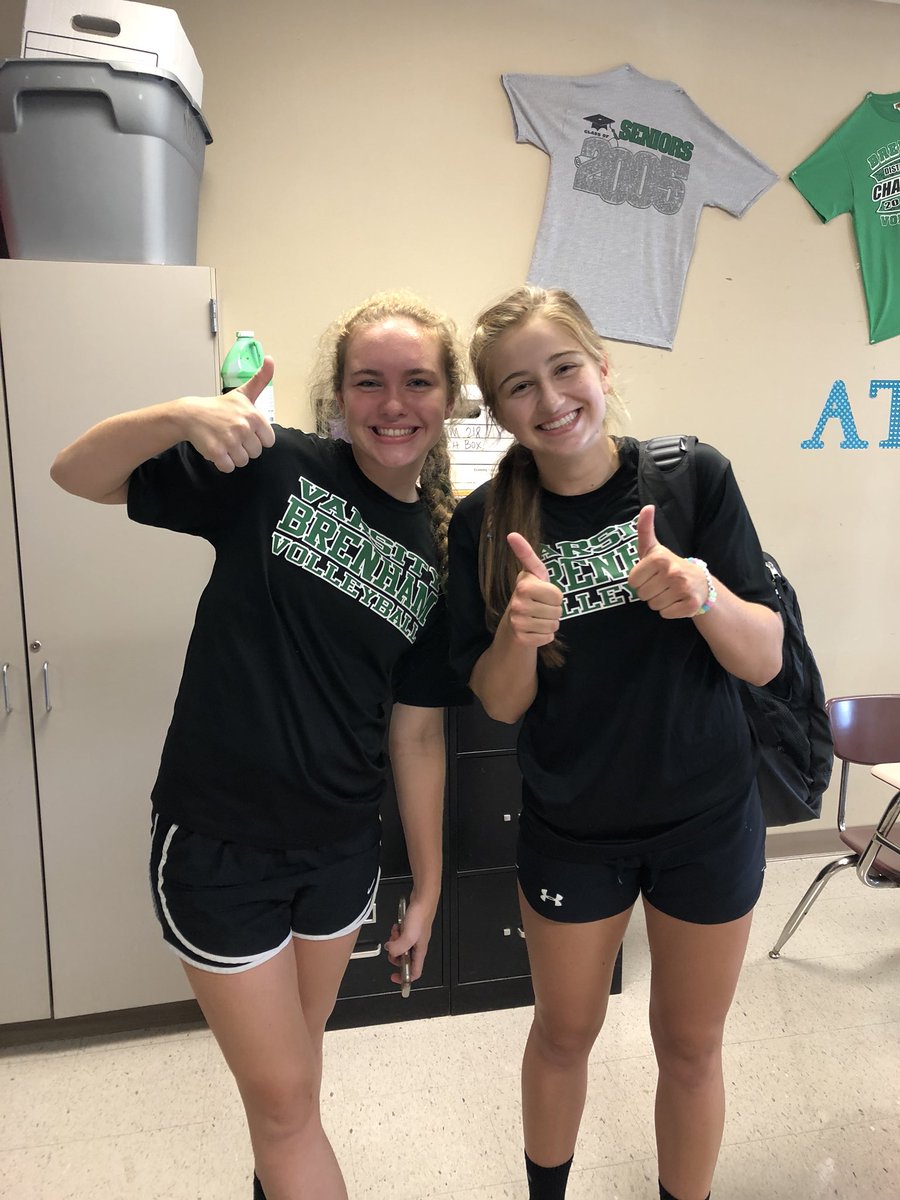 BrenhamSB's tweet photo. Great to see these two today after they got 2 wins!! Good job @brenham_vball! #multisportathletes #gocubettes https://t.co/RWUDGN104M
