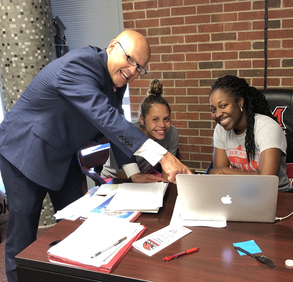 CoachMeganDuffy's tweet image. Thanks @PresGreg for the help with @nia_arian and @coach_keshab film session #onemiami #summerfun