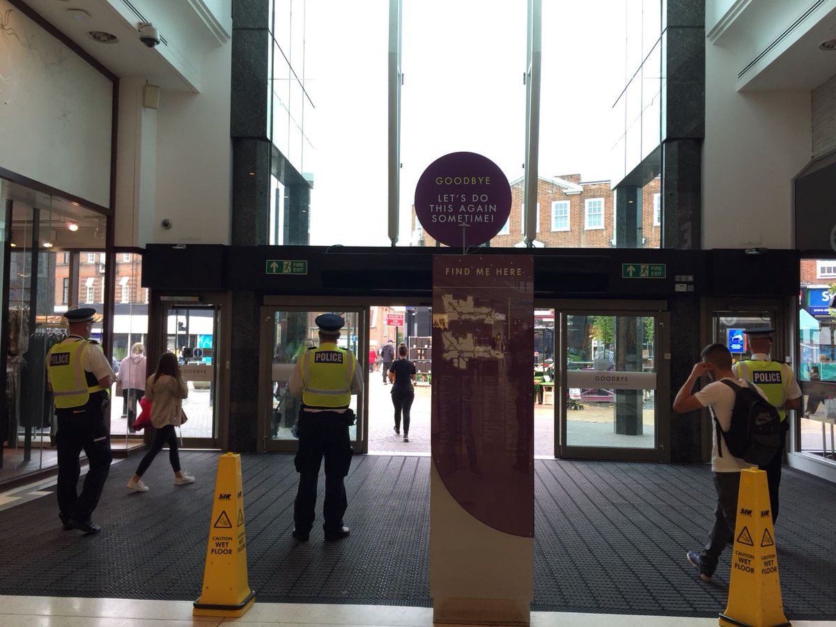 MPSBromley's tweet photo. #ProjectServator officers deployed to @TheGladesBrom this afternoon, engaging with local businesses and the public; and as always deterring, detecting, disrupting and denying those looking to do us harm #ifyoususpectitreportit https://t.co/KbmbPeHp8R