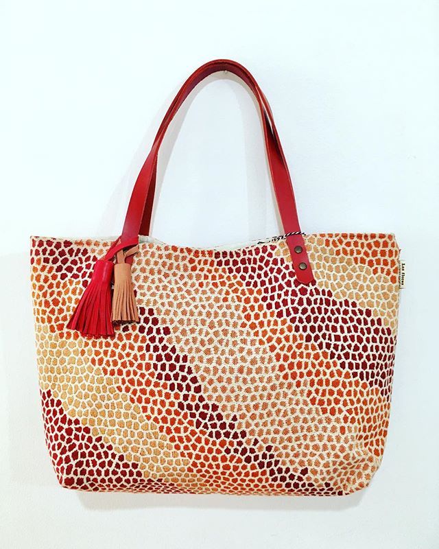 lasflores's tweet photo. Que este bolso esté AHORA a ✨19,95€✨ es increíble, pero cierto!.
.
Últimos días chicas para hacer pedidos (4€ envío Península).
.
Consulta las 3 carpetas de LIQUIDACIÓN que tenemos en Perfil y haz tu pedido por privado.
.
#LiquidacionLasFlores #Trenc… https://t.co/vcMHbjhxt3 https://t.co/NjceTIJXLd