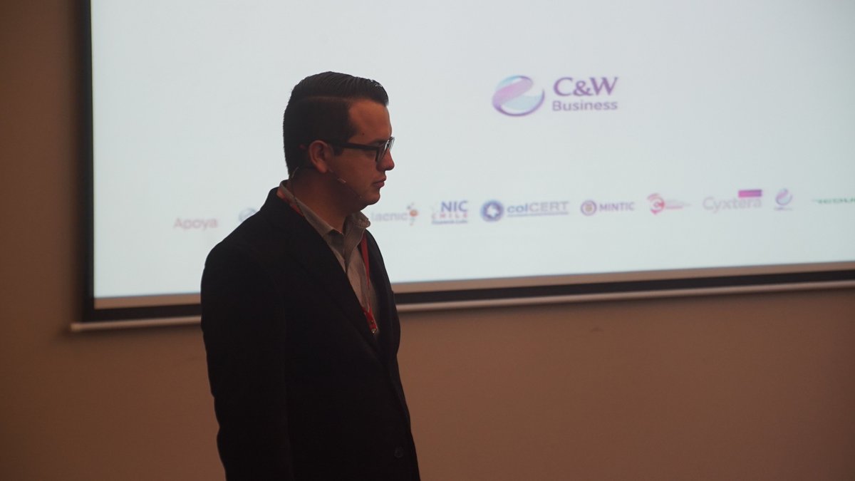 puntoCO's tweet photo. Andrés Pardo, Product Manager de @candwbusiness ofrece la charla “Experiencias DNS de los clientes desde la perspectiva de los Proveedores de servicio”. Es genial contar con nuestro aliado más reciente en el #DNSDay. Continúa conectado a la transmisión en: https://t.co/fiJPQMOQPE https://t.co/kDINbReF6D